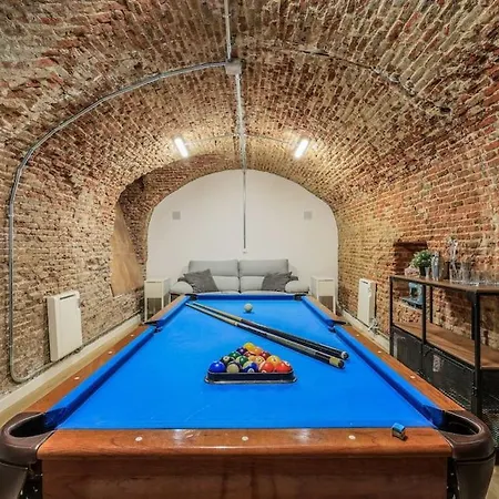 Latina Corporate Housing With Billard &Darts-2